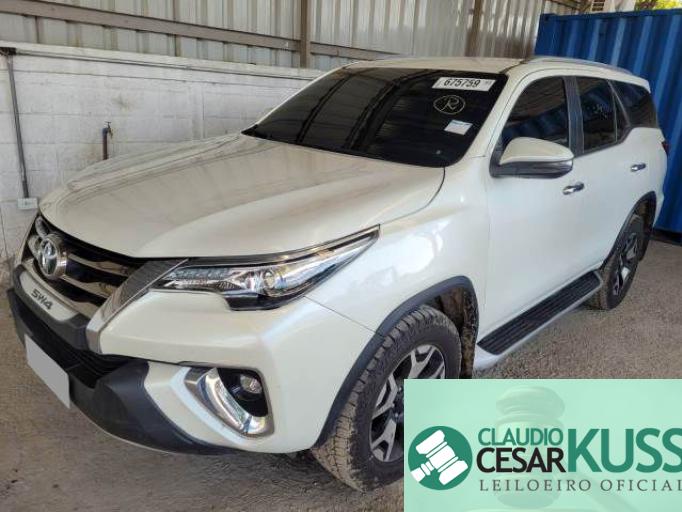 TOYOTA HILUX SW4 19/20 TOYOTA HILUX SW4 19/20